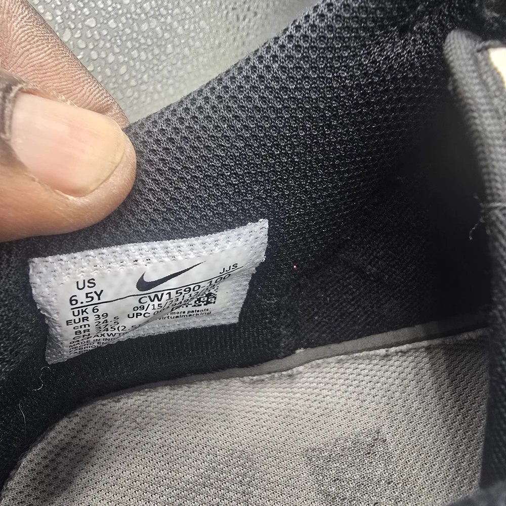 Nike‎ Black and White Men's Sneakers